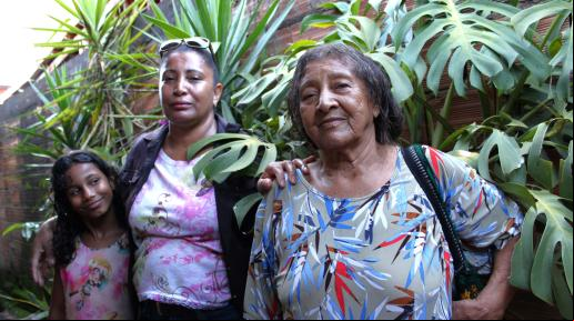 Marlene, Maria Veridiana e Teisiane representam a força feminina, que mantém os jardins sempre vivos e lutam para que a água continue fluindo no bairro que ocupam. 